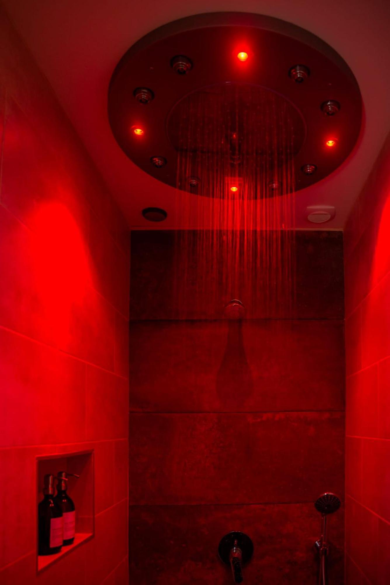 Le Mas Aux Amoureux , Suite Romantique Et Spa Le Barcares Exterior photo