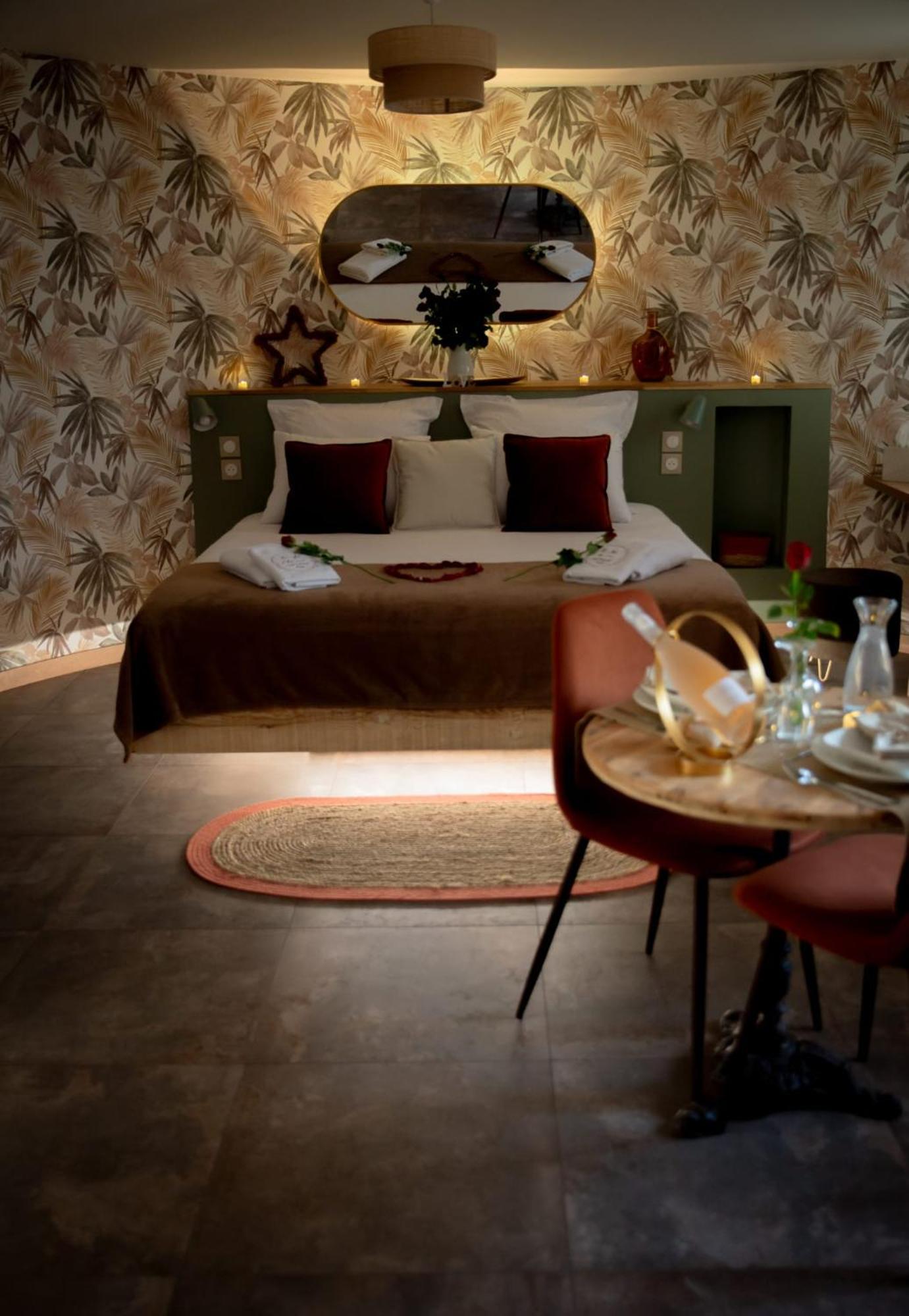 Le Mas Aux Amoureux , Suite Romantique Et Spa Le Barcares Exterior photo